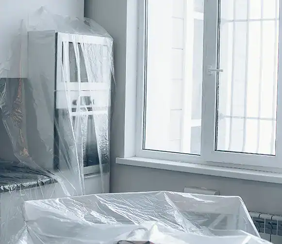 Bescherm meubelstukken die je niet kunt verplaatsen tegen stof door ze af te dekken