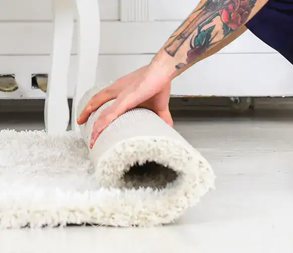 Vloerkleden weghalen voor de werkzaamheden